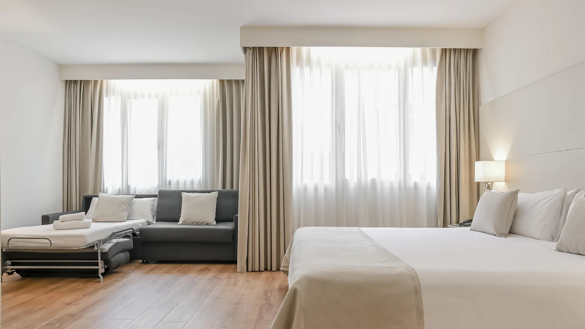 Aparthotel Mariano Cubi Barcelona Hotel