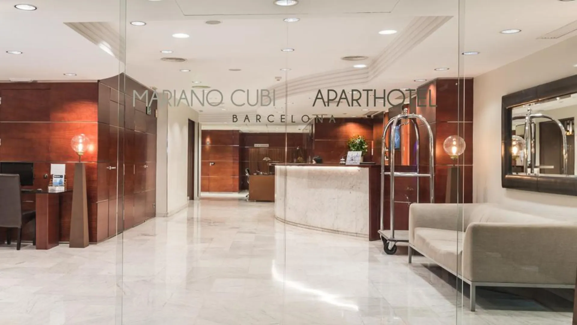Aparthotel Mariano Cubi Barcelona 4*,