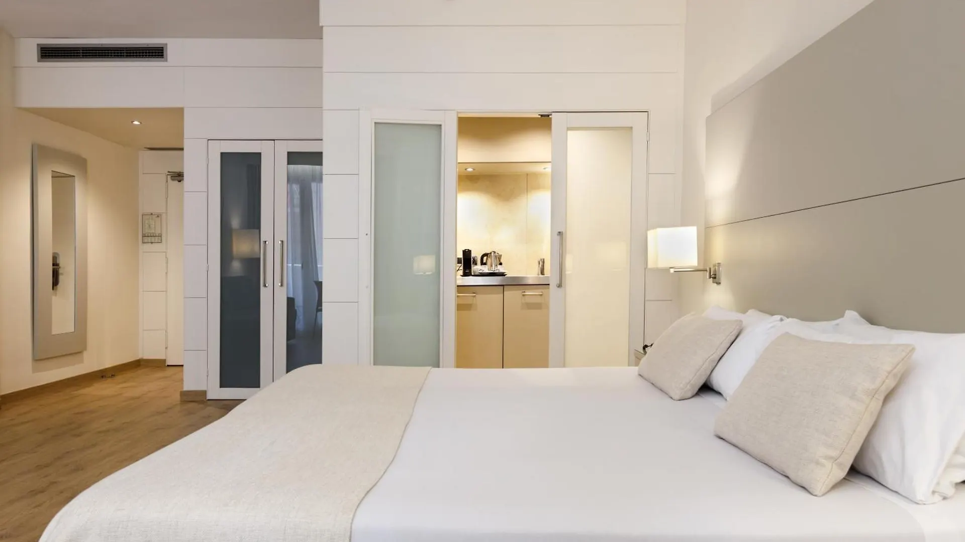 **** Hotel Aparthotel Mariano Cubi Barcelona Spain