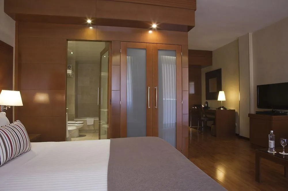 מלון Aparthotel Mariano Cubi ברצלונה
