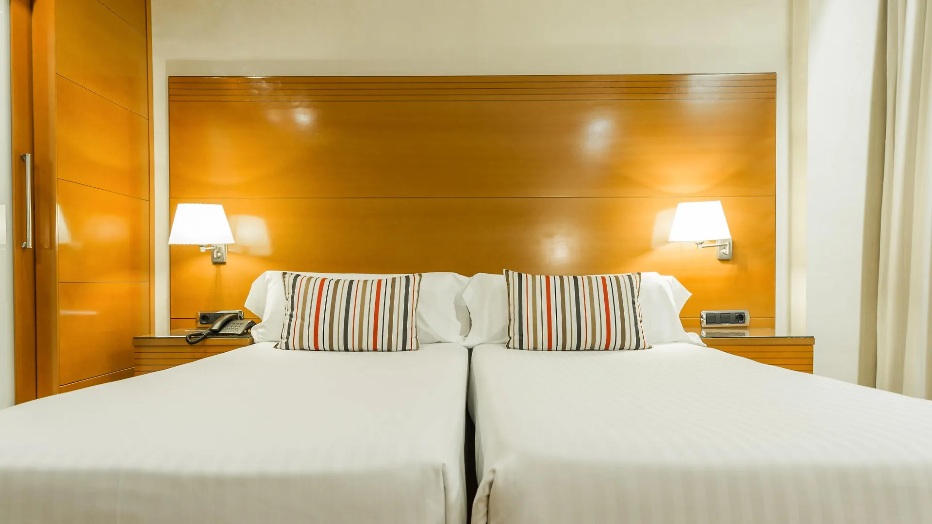 Aparthotel Mariano Cubi ברצלונה ספרד