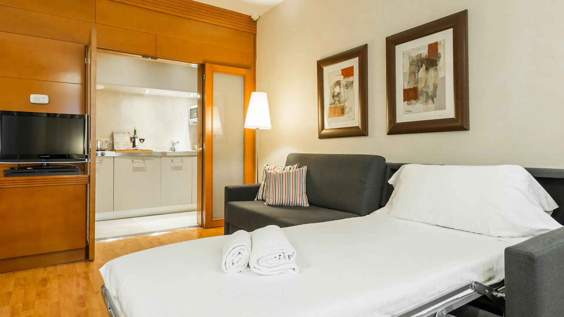 Aparthotel Mariano Cubi ברצלונה