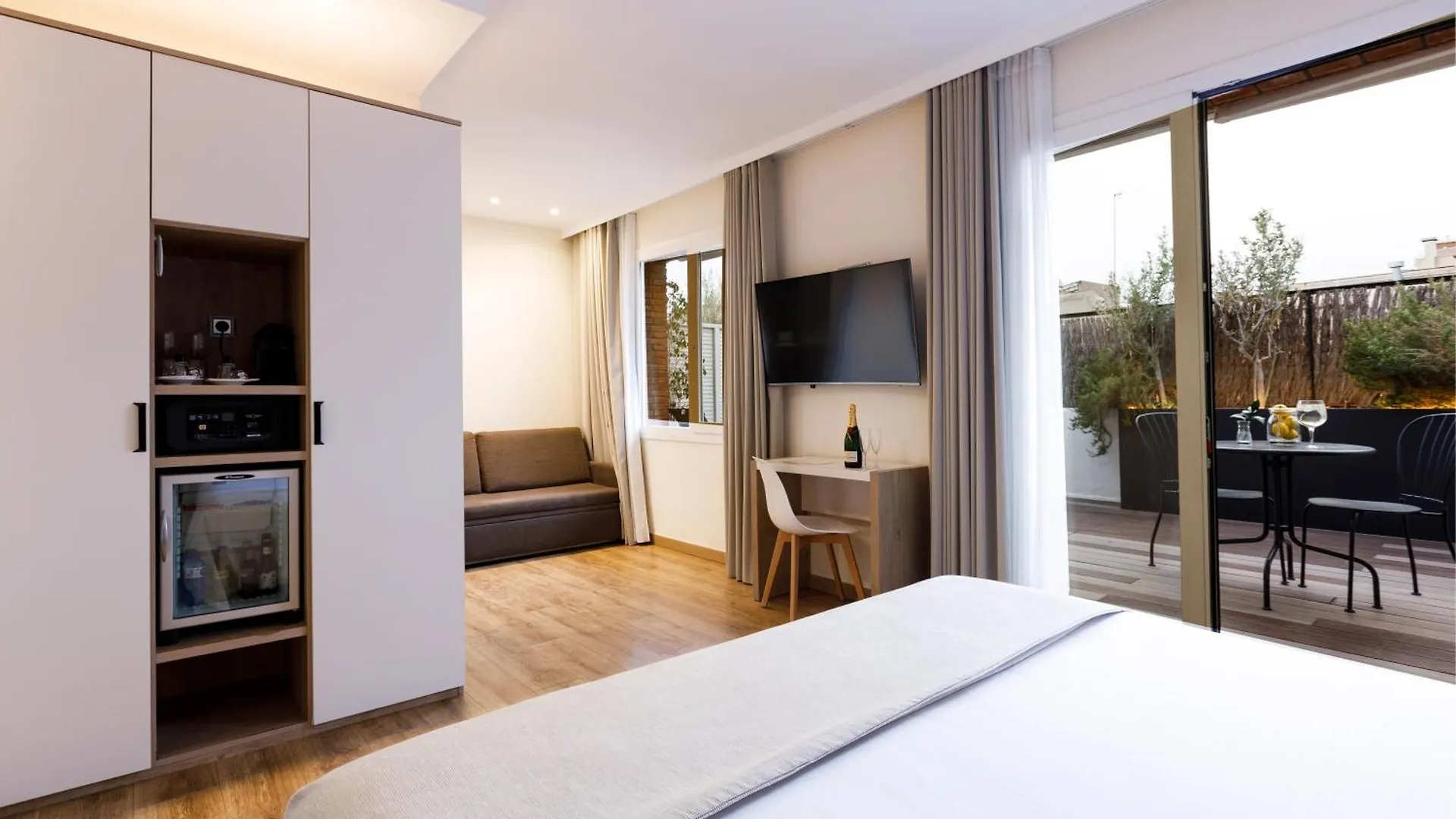 Aparthotel Mariano Cubi ברצלונה