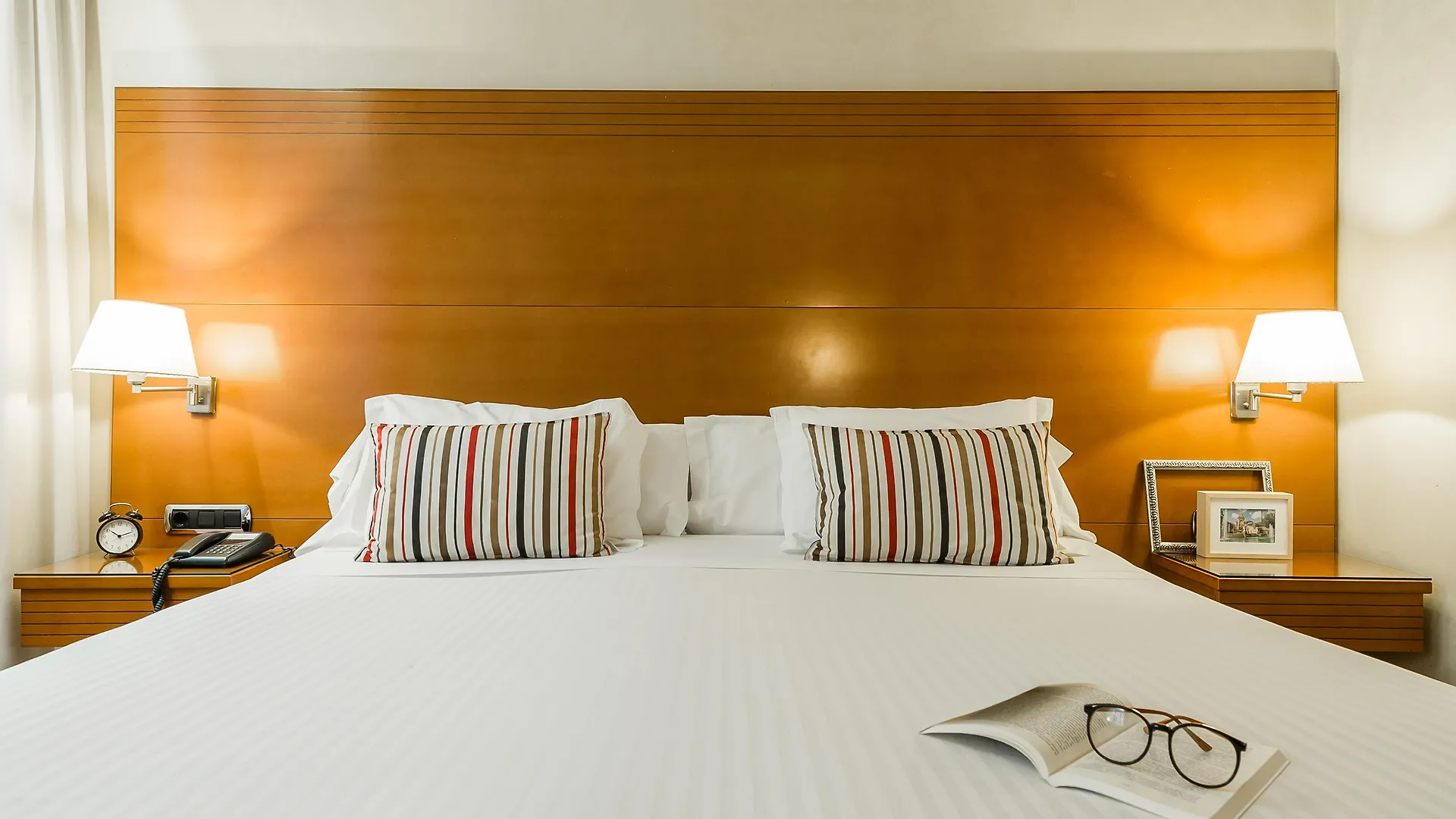 Aparthotel Mariano Cubi Barcelona 4*,
